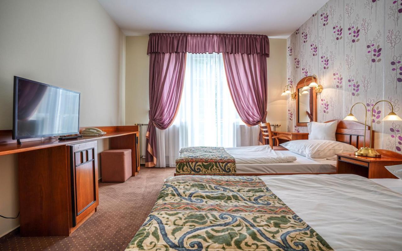 Hotel Erzsebet Heviz Bagian luar foto