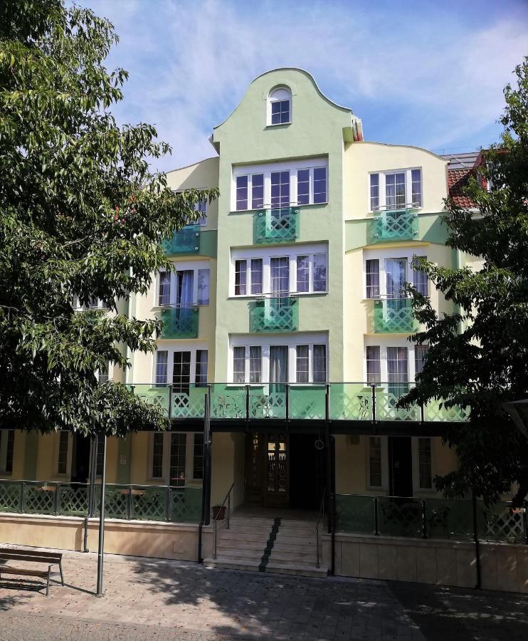 Hotel Erzsebet Heviz Bagian luar foto
