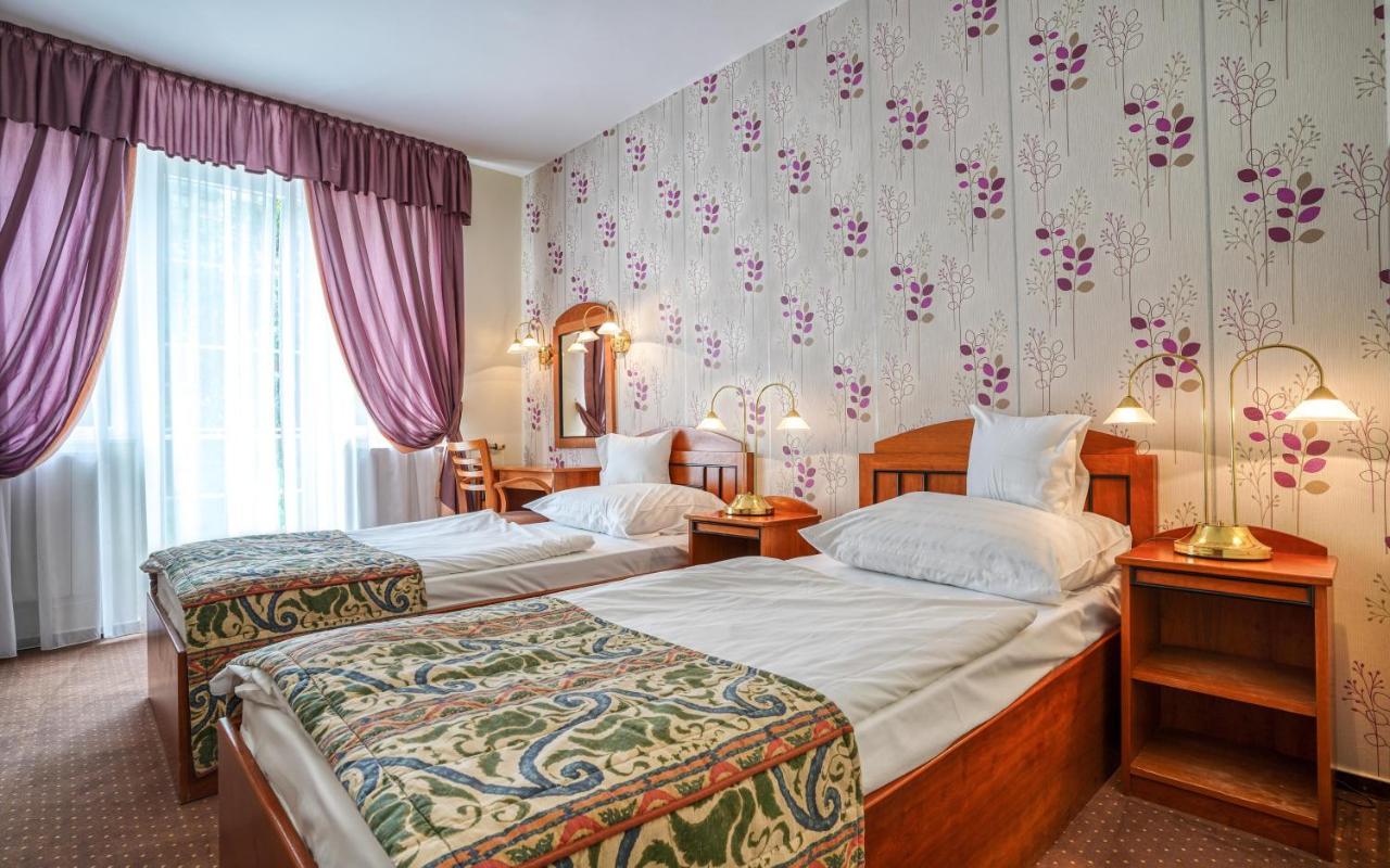 Hotel Erzsebet Heviz Bagian luar foto