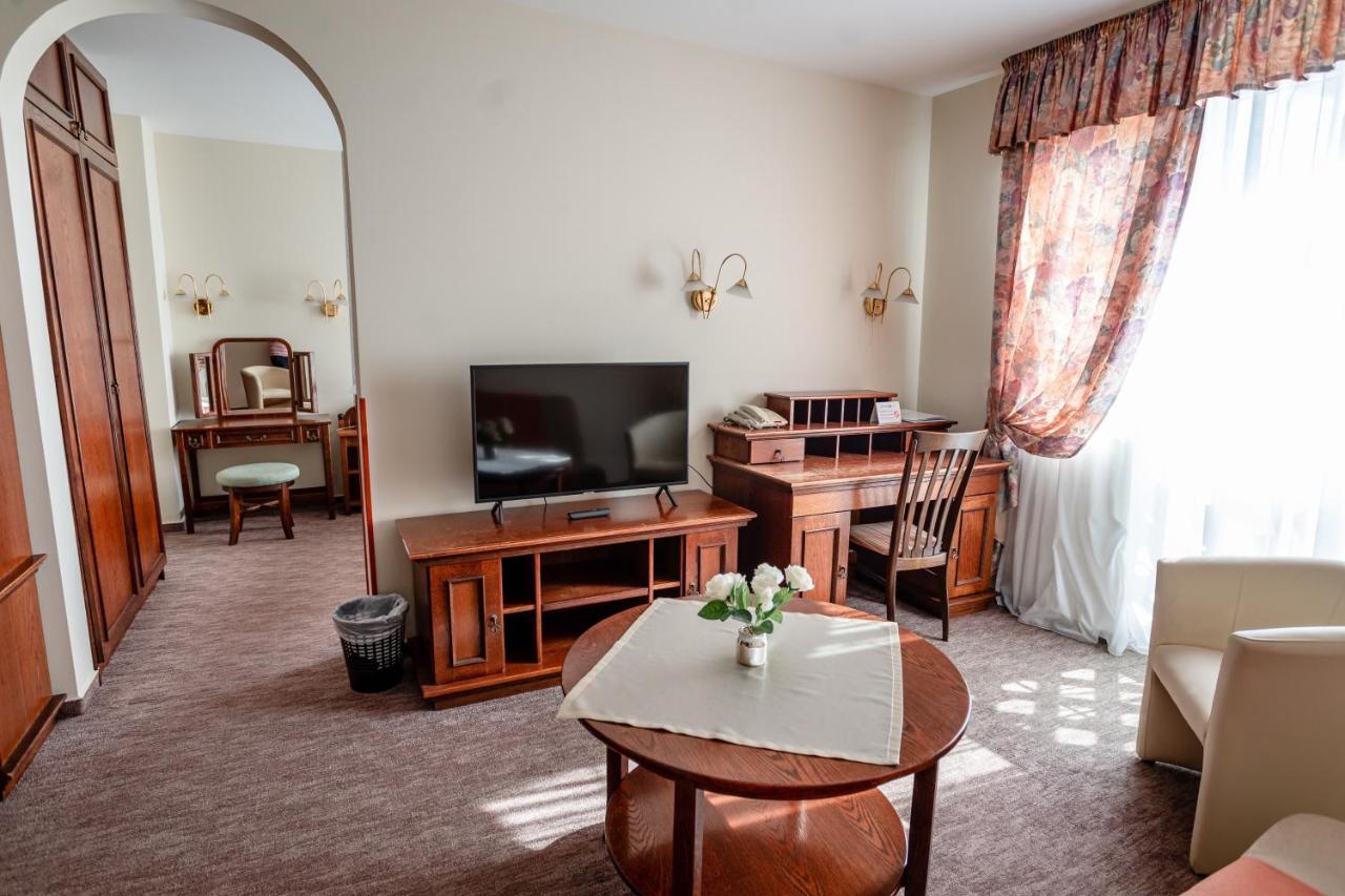 Hotel Erzsebet Heviz Bagian luar foto