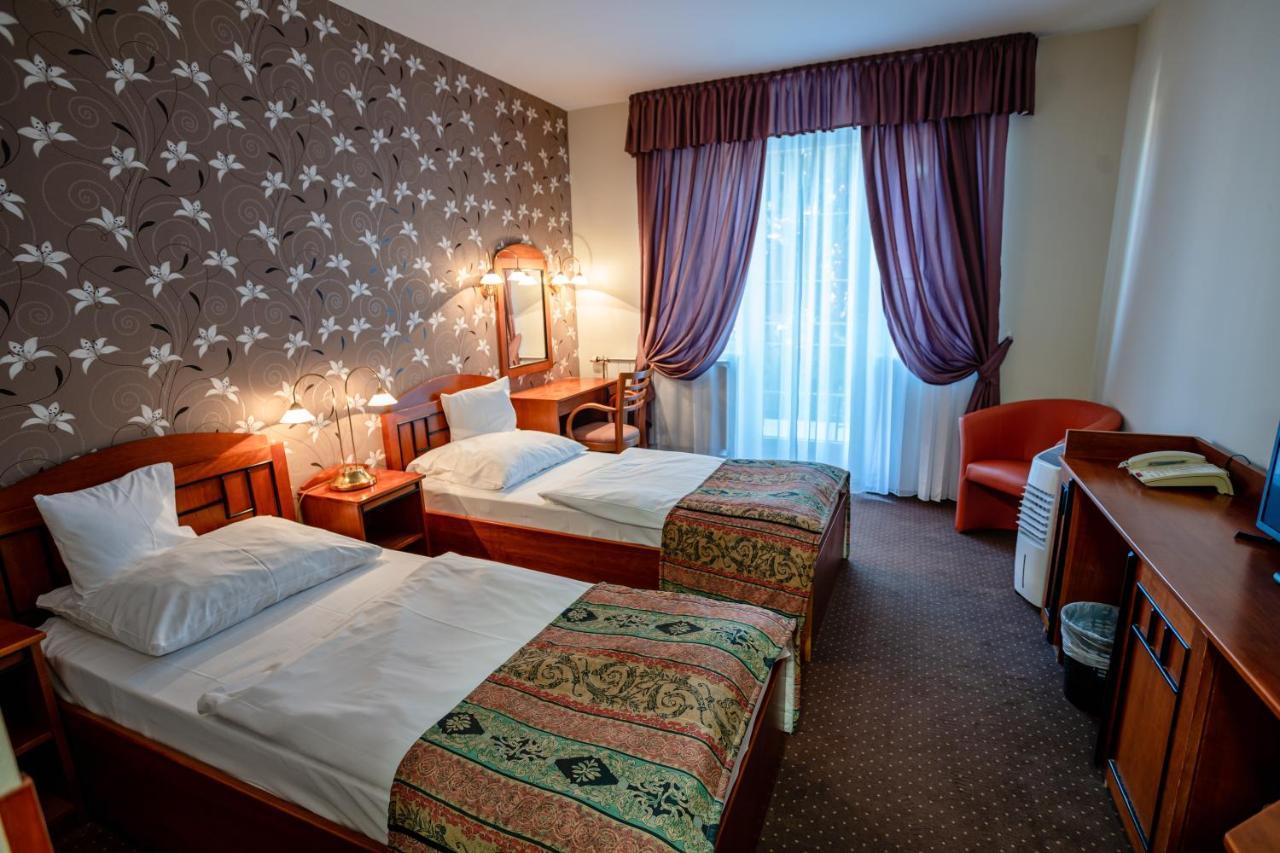 Hotel Erzsebet Heviz Bagian luar foto
