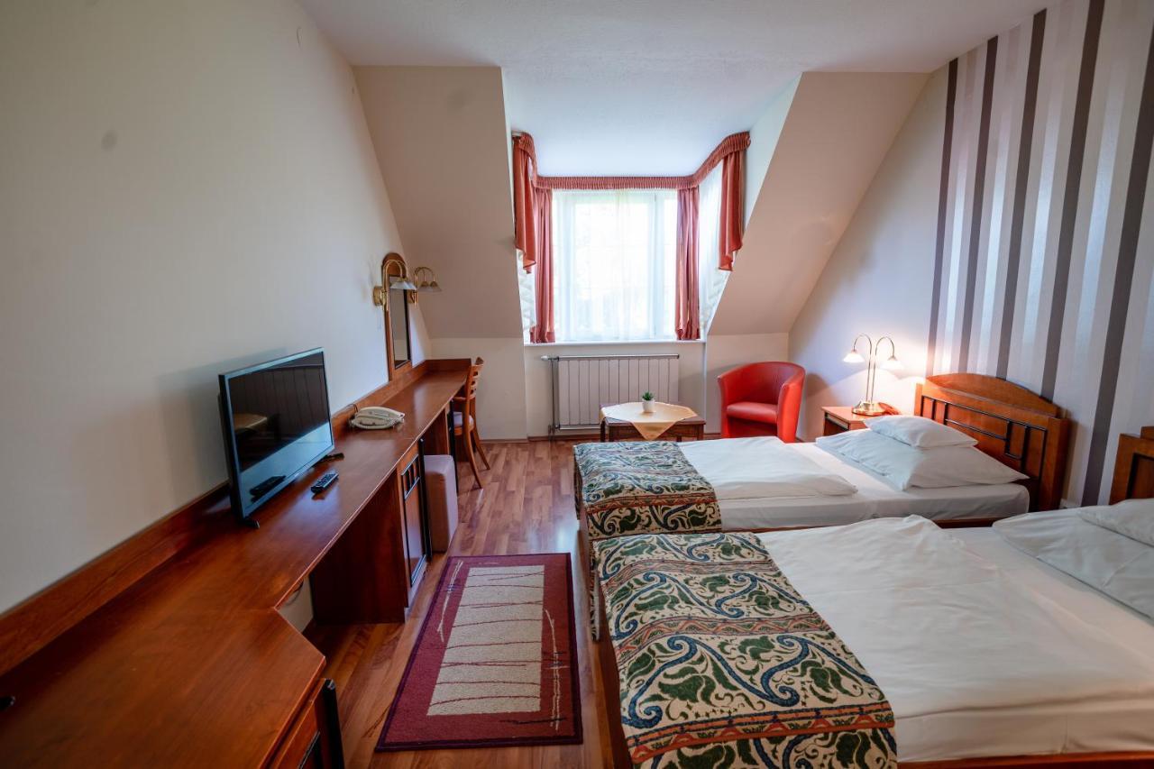 Hotel Erzsebet Heviz Bagian luar foto