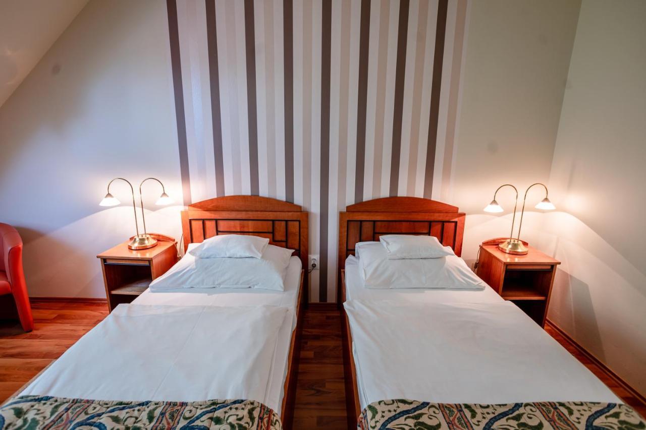 Hotel Erzsebet Heviz Bagian luar foto