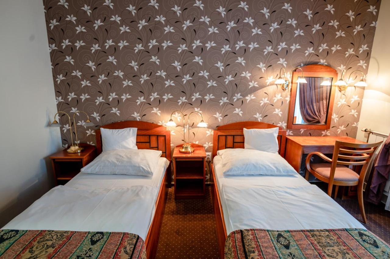 Hotel Erzsebet Heviz Bagian luar foto