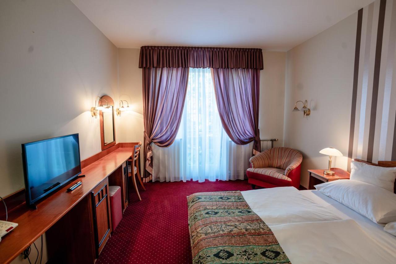 Hotel Erzsebet Heviz Bagian luar foto