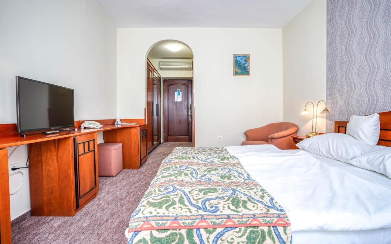 Hotel Erzsebet Heviz Bagian luar foto