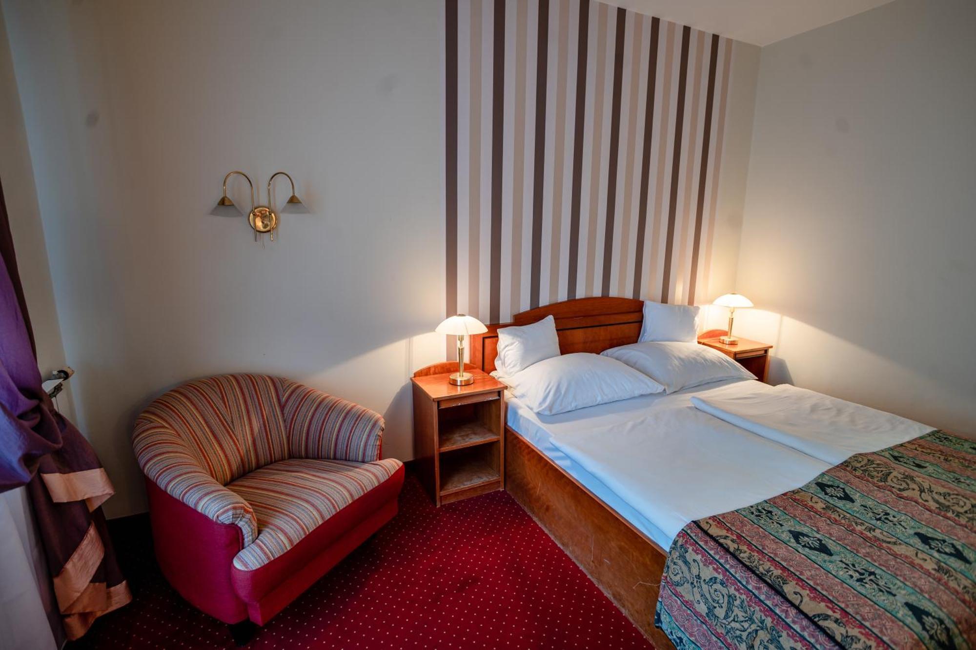 Hotel Erzsebet Heviz Bagian luar foto
