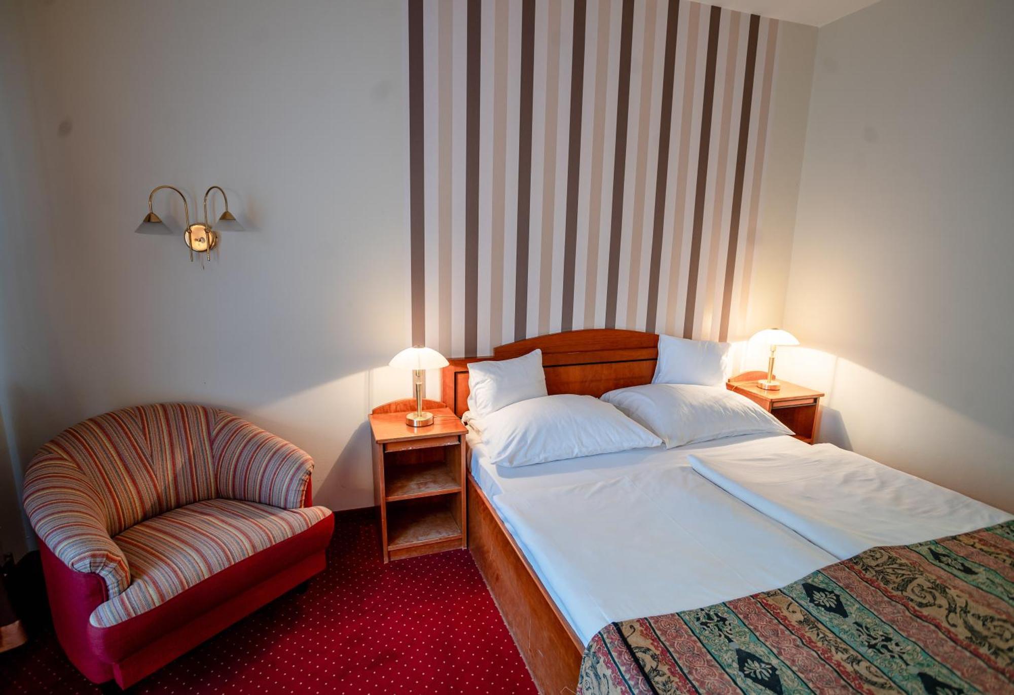 Hotel Erzsebet Heviz Bagian luar foto