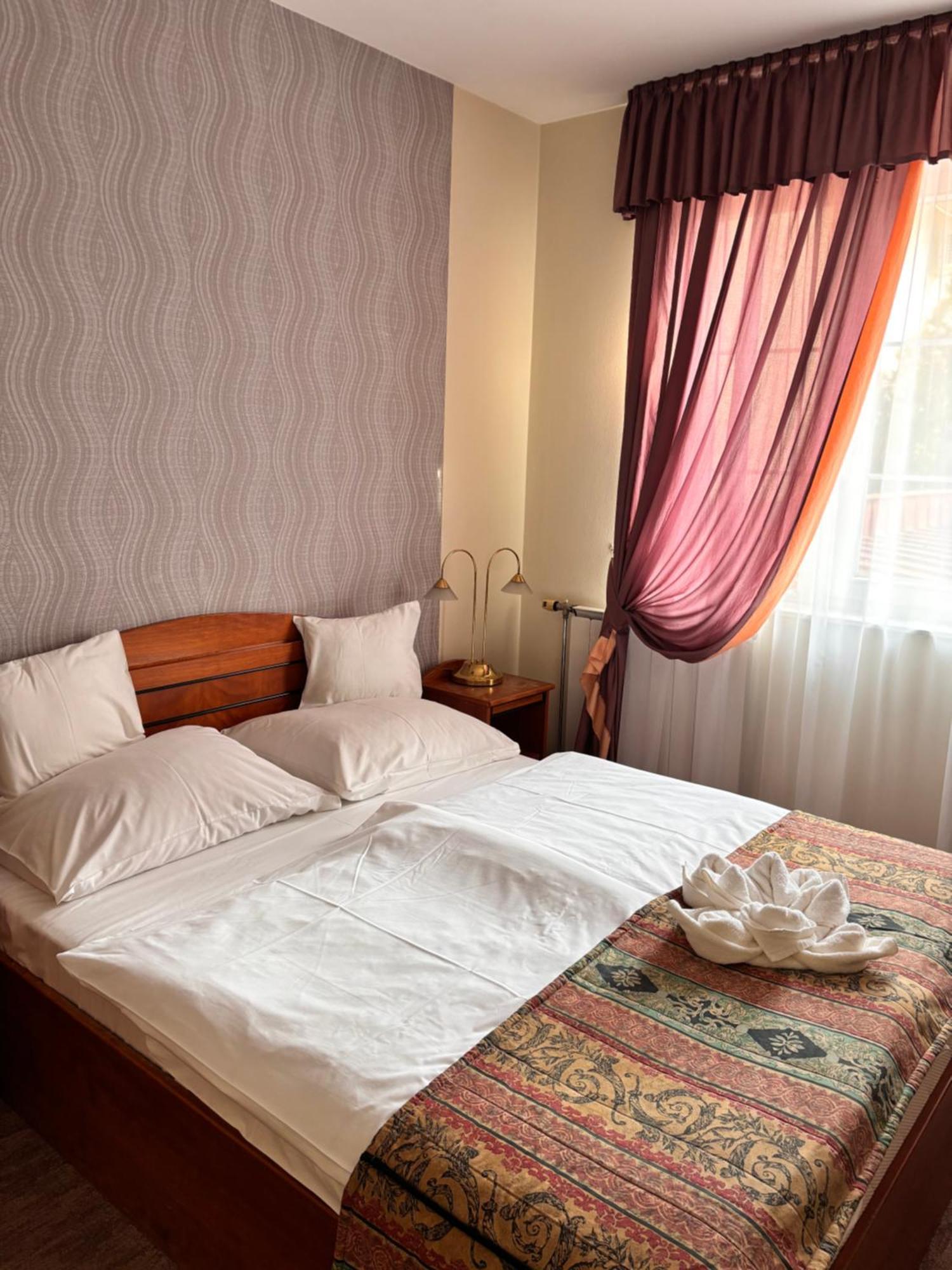 Hotel Erzsebet Heviz Bagian luar foto