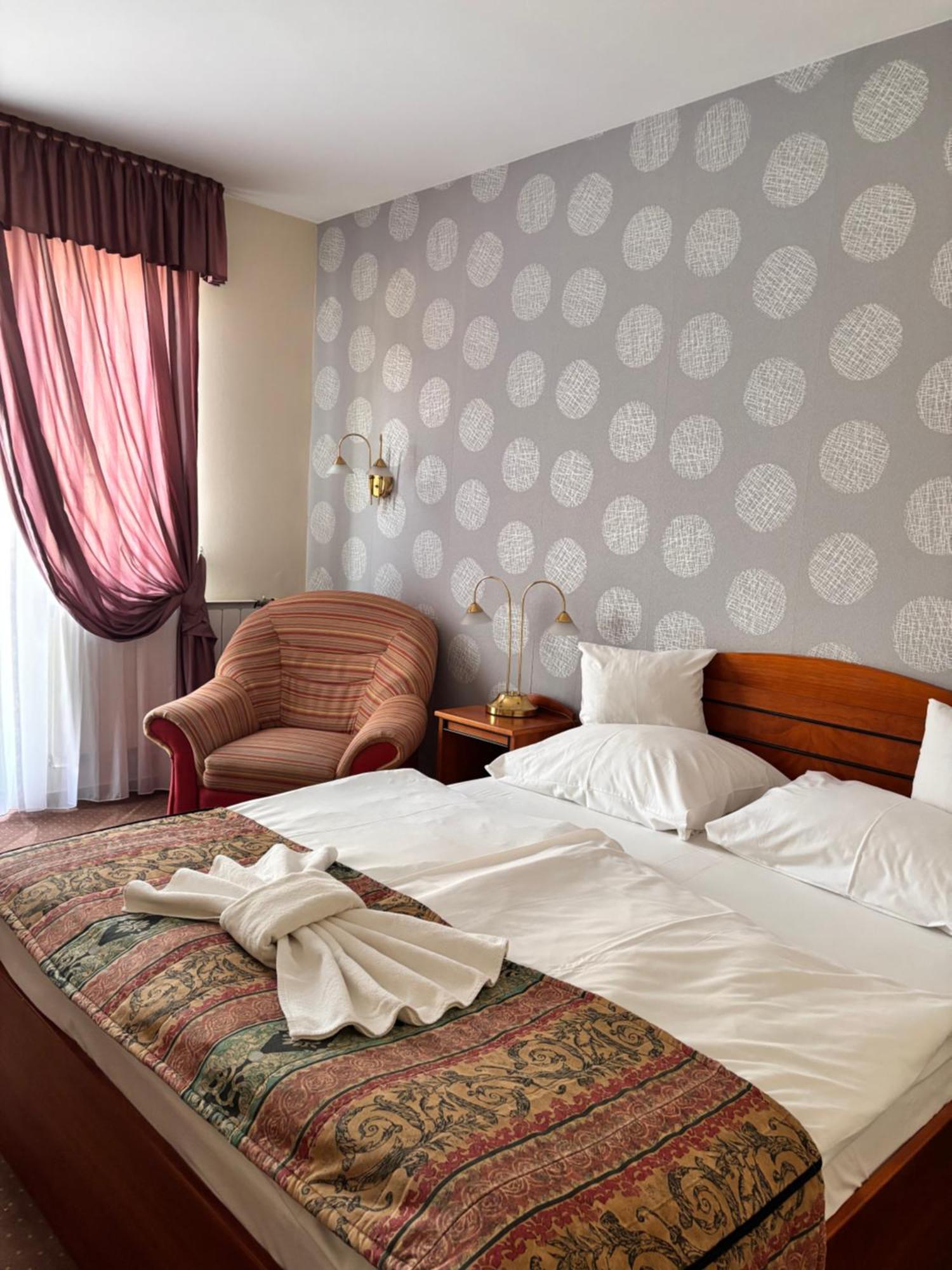 Hotel Erzsebet Heviz Bagian luar foto