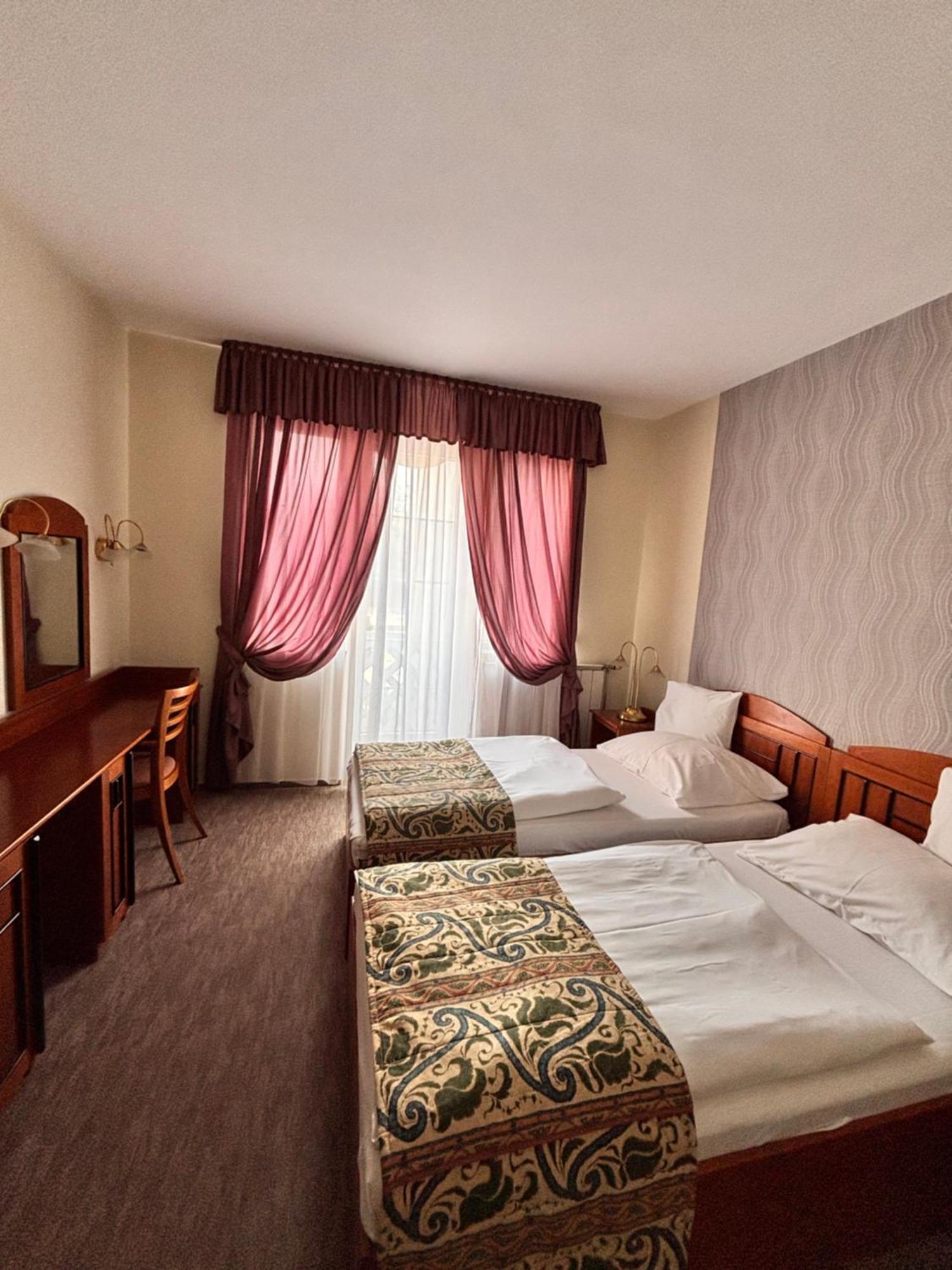 Hotel Erzsebet Heviz Bagian luar foto