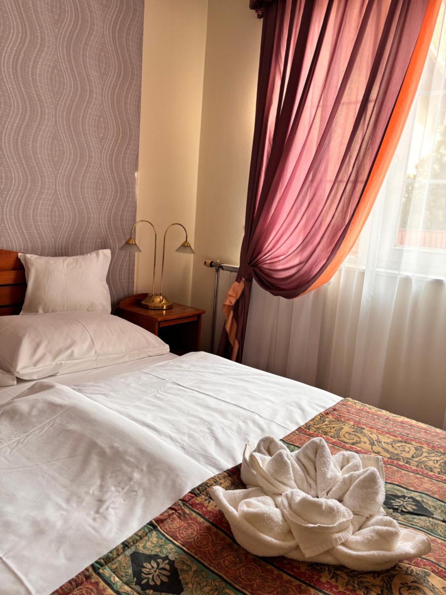 Hotel Erzsebet Heviz Bagian luar foto