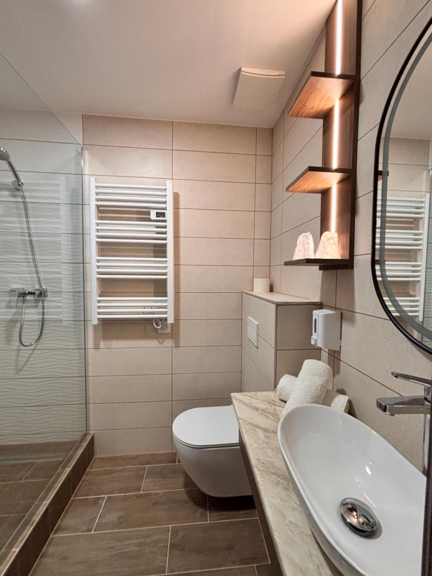 Hotel Erzsebet Heviz Bagian luar foto